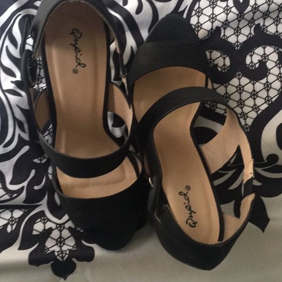 Heels - Picture 2 of 3